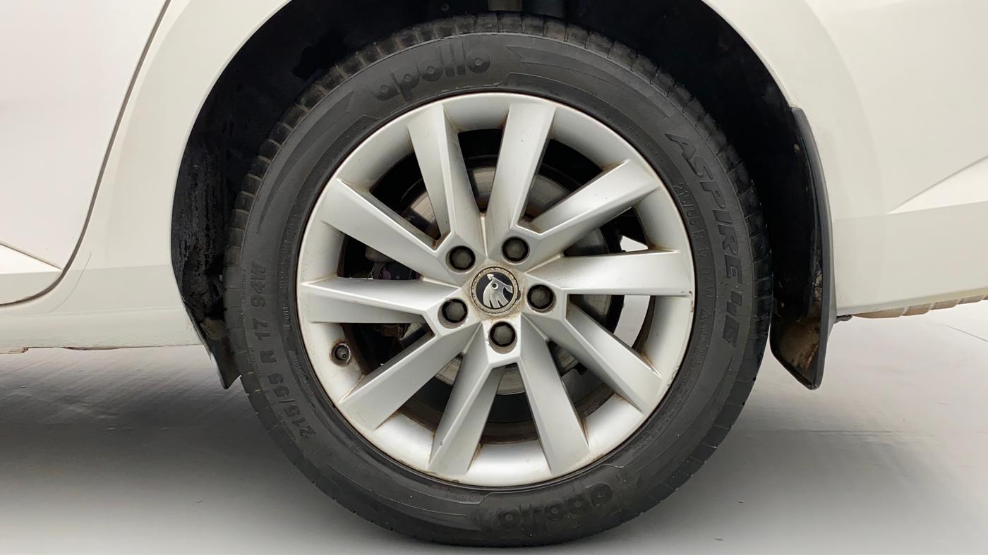 2016 Skoda Superb 1.8 TSI LK AT, Petrol, Automatic, 99,693 km, Left Rear Wheel