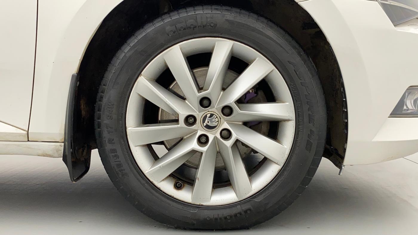 2016 Skoda Superb 1.8 TSI LK AT, Petrol, Automatic, 99,693 km, Right Front Wheel