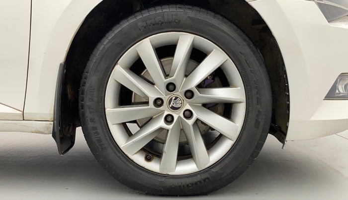 2016 Skoda Superb 1.8 TSI LK AT, Petrol, Automatic, 99,693 km, Right Front Wheel