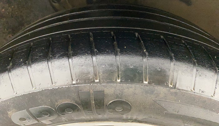 2016 Skoda Superb 1.8 TSI LK AT, Petrol, Automatic, 99,693 km, Left Front Tyre Tread