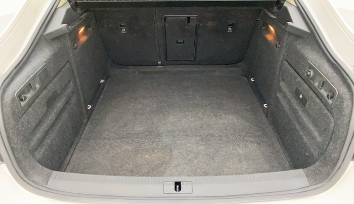 2016 Skoda Superb 1.8 TSI LK AT, Petrol, Automatic, 99,693 km, Boot Inside View