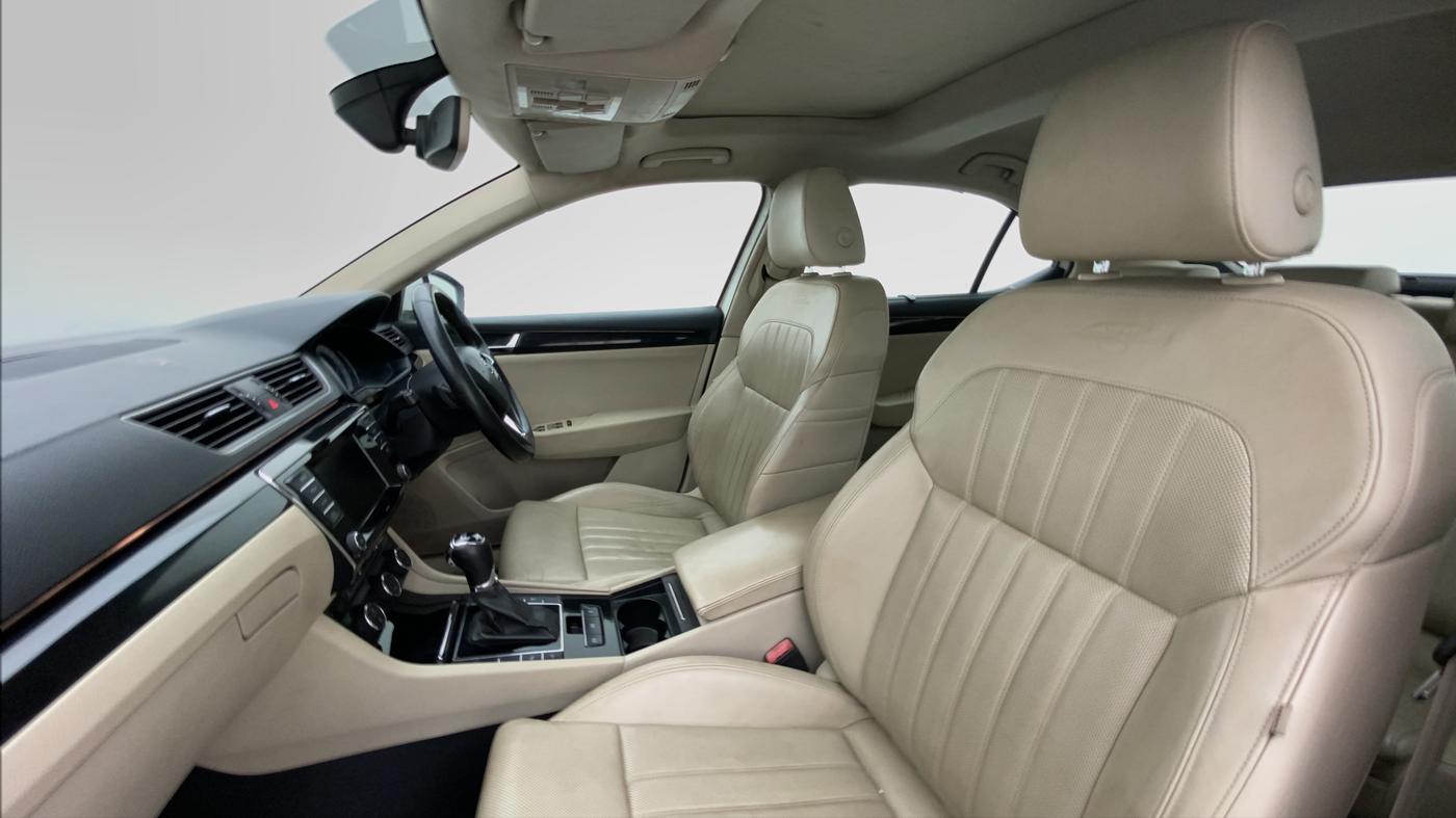 2016 Skoda Superb 1.8 TSI LK AT, Petrol, Automatic, 99,693 km, Right Side Front Door Cabin View