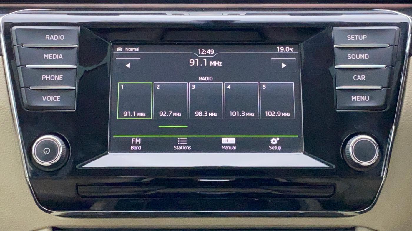 2016 Skoda Superb 1.8 TSI LK AT, Petrol, Automatic, 99,693 km, Infotainment System