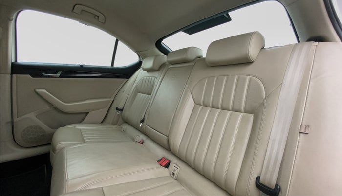 2016 Skoda Superb 1.8 TSI LK AT, Petrol, Automatic, 99,693 km, Right Side Rear Door Cabin View