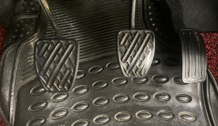 2015 Nissan Micra Active XV, Petrol, Manual, 91,990 km, Pedals