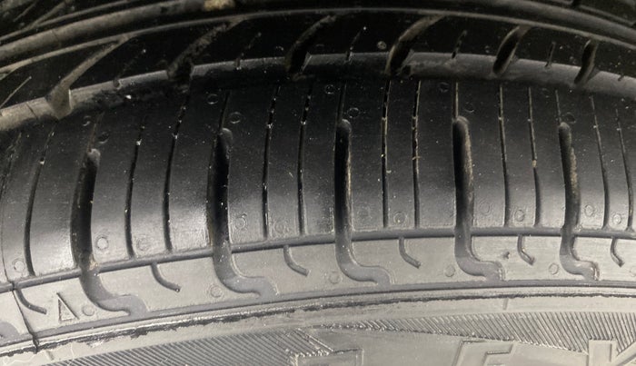 2015 Nissan Micra Active XV, Petrol, Manual, 91,990 km, Right Rear Tyre Tread