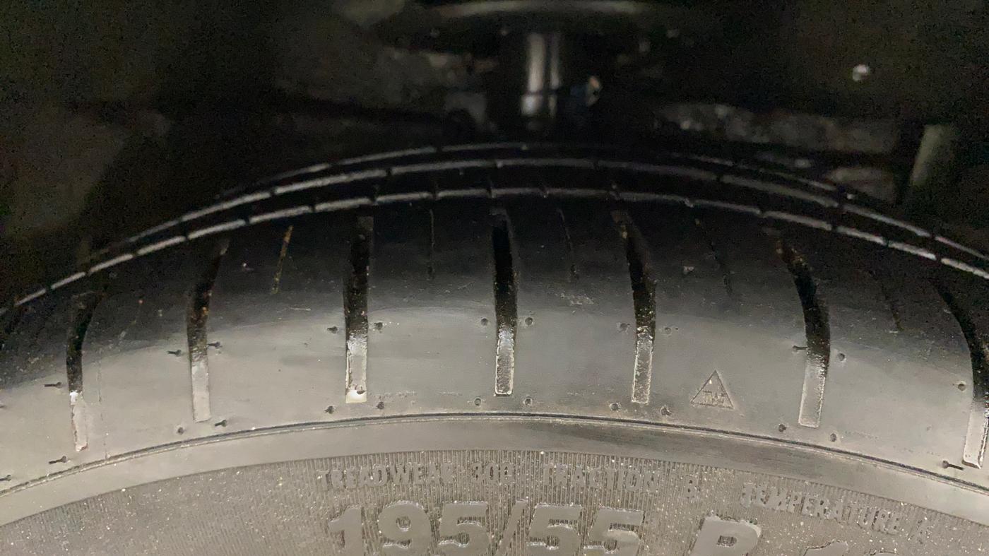 2020 Maruti Ciaz ALPHA  AT 1.5 SHVS PETROL, Petrol, Automatic, 55,101 km, Right Front Tyre Tread
