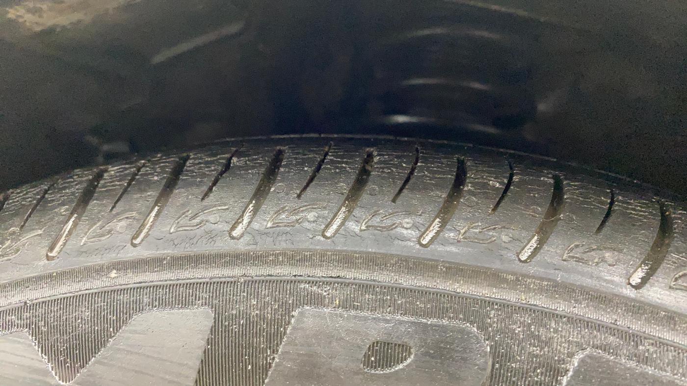 2020 Maruti Ciaz ALPHA  AT 1.5 SHVS PETROL, Petrol, Automatic, 55,101 km, Left Front Tyre Tread
