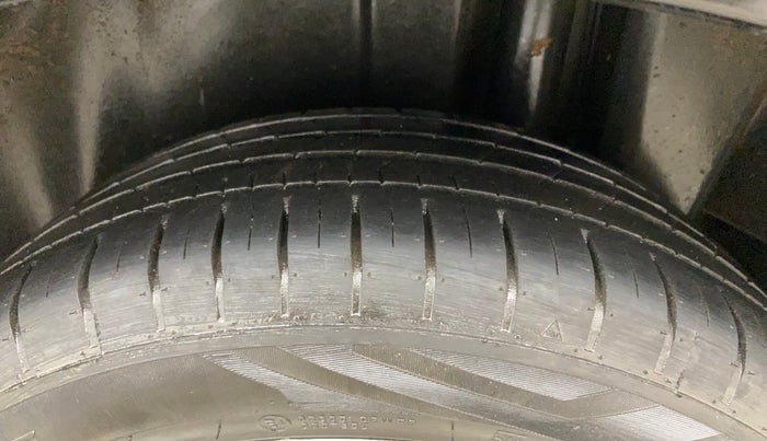 2020 Maruti Ciaz ALPHA  AT 1.5 SHVS PETROL, Petrol, Automatic, 54,793 km, Left Rear Tyre Tread