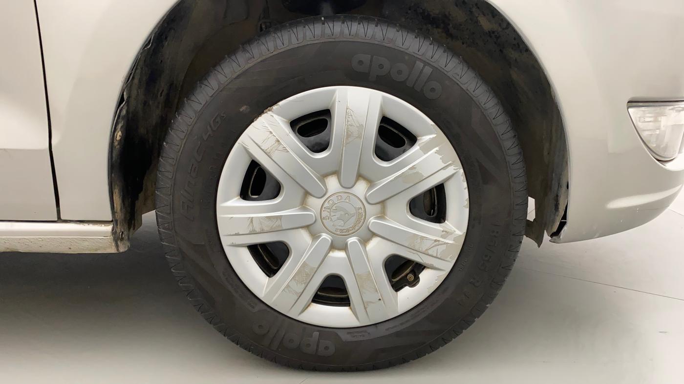 2012 Skoda Rapid AMBITION 1.6 MPI MT PLUS, Petrol, Manual, 56,370 km, Right Front Wheel
