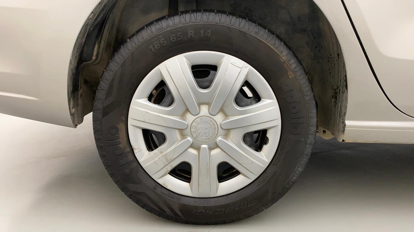 2012 Skoda Rapid AMBITION 1.6 MPI MT PLUS, Petrol, Manual, 56,370 km, Right Rear Wheel