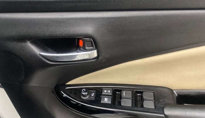 2025 Toyota Glanza V AMT, Petrol, Automatic, 8,878 km, Driver Side Door Panels Control