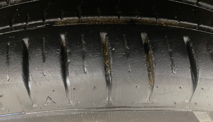 2025 Toyota Glanza V AMT, Petrol, Automatic, 8,878 km, Left Front Tyre Tread