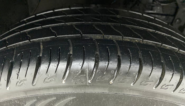 2022 Maruti Vitara Brezza LXI, Petrol, Manual, 8,195 km, Right Front Tyre Tread
