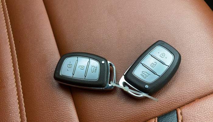 2018 Hyundai Elite i20 ASTA 1.2 (O), Petrol, Manual, 72,592 km, Key Close Up