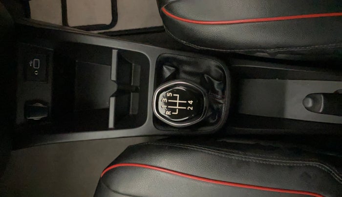 2020 Renault Kwid RXT 1.0 (O), Petrol, Manual, 12,097 km, Gear Lever