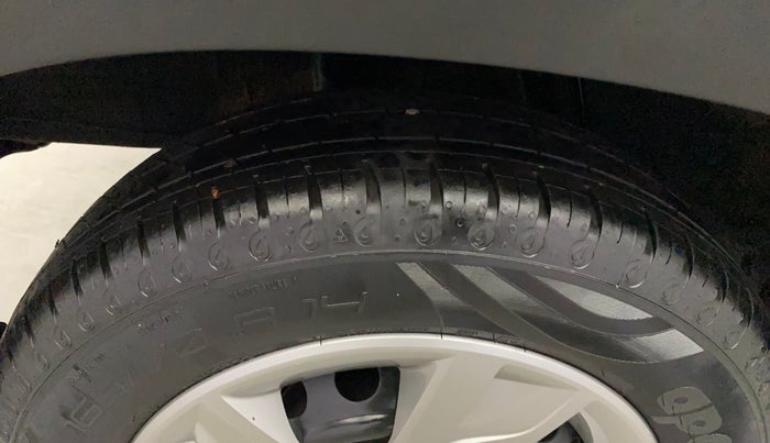 2020 Renault Kwid RXT 1.0 (O), Petrol, Manual, 12,097 km, Right Rear Tyre Tread