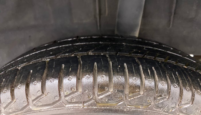 2017 Renault Kwid RXL 1.0 AMT, Petrol, Automatic, 81,161 km, Left Rear Tyre Tread