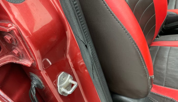 2017 Renault Kwid RXL 1.0 AMT, Petrol, Automatic, 81,161 km, Driver-side door - Beading has minor damage