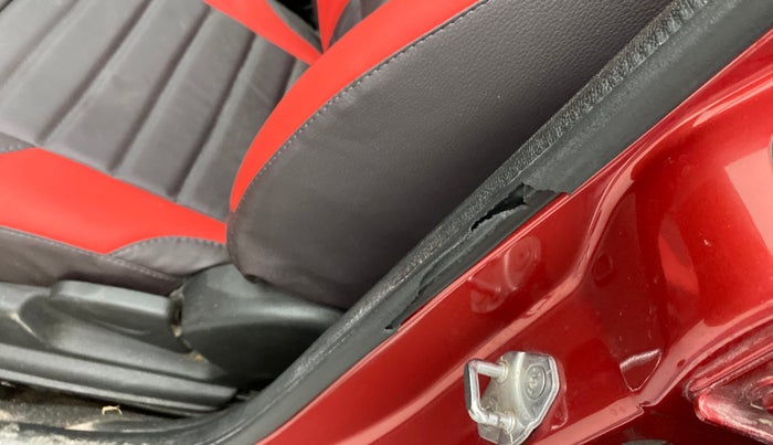 2017 Renault Kwid RXL 1.0 AMT, Petrol, Automatic, 81,161 km, Front passenger door - Beading has minor damage