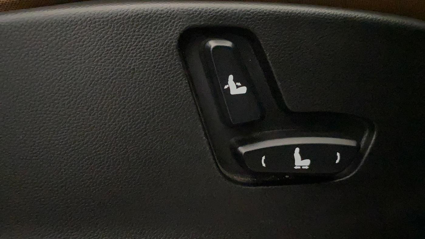 2022 MG HECTOR PLUS Sharp Pro 1.5 Turbo Petrol CVT 6 STR, Petrol, Automatic, 26,350 km, Driver Side Adjustment Panel