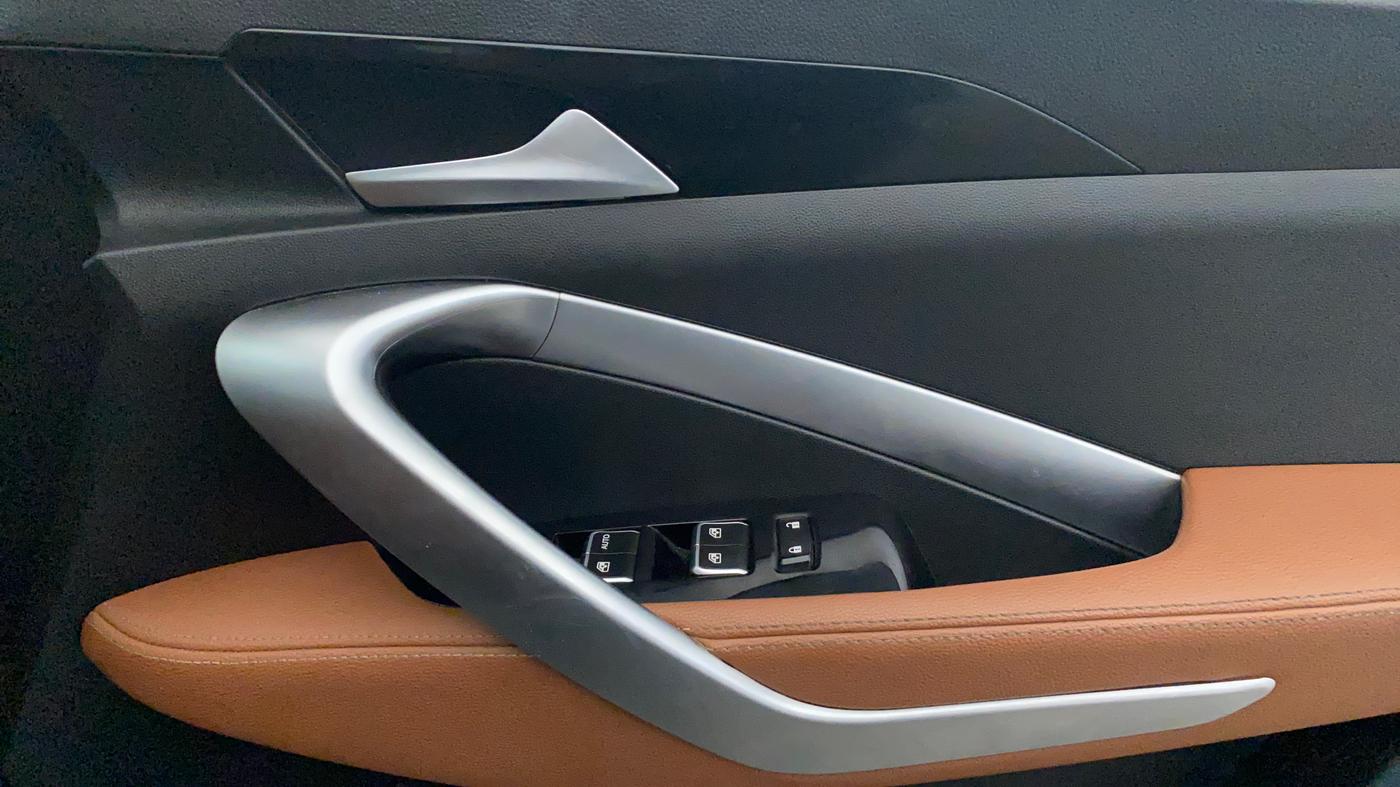2022 MG HECTOR PLUS Sharp Pro 1.5 Turbo Petrol CVT 6 STR, Petrol, Automatic, 26,350 km, Driver Side Door Panels Control