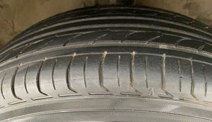 2012 Maruti Wagon R 1.0 VXI, Petrol, Manual, 86,140 km, Right Front Tyre Tread