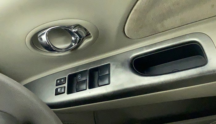 2014 Nissan Micra XV CVT, Petrol, Automatic, 31,091 km, Right front window switch / handle - Power window makes minor noise