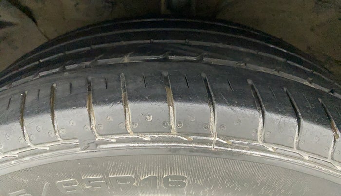 2015 Hyundai Creta SX PLUS 1.6 PETROL, Petrol, Manual, 56,906 km, Left Front Tyre Tread