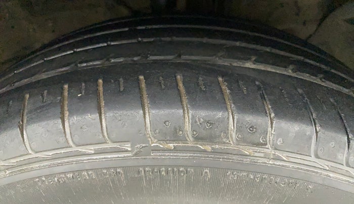2015 Hyundai Creta SX PLUS 1.6 PETROL, Petrol, Manual, 56,906 km, Right Front Tyre Tread