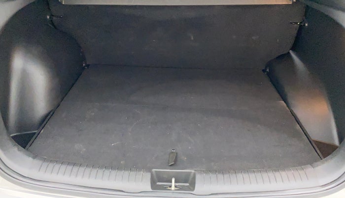 2015 Hyundai Creta SX PLUS 1.6 PETROL, Petrol, Manual, 56,906 km, Boot Inside