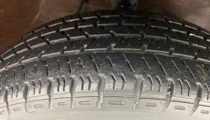 2016 Maruti Alto K10 VXI P, Petrol, Manual, 27,389 km, Right Front Tyre Tread