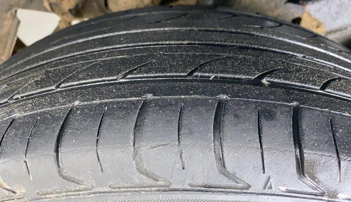2020 Hyundai VENUE S MT 1.2 KAPPA, CNG, Manual, 70,448 km, Left Rear Tyre Tread