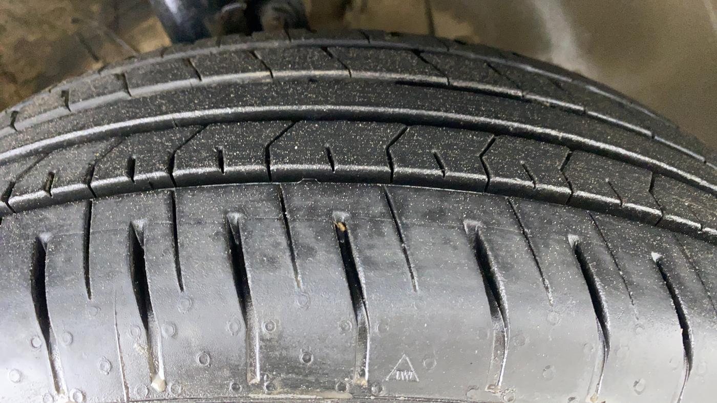 2020 Hyundai VENUE S MT 1.2 KAPPA, CNG, Manual, 70,448 km, Right Front Tyre Tread