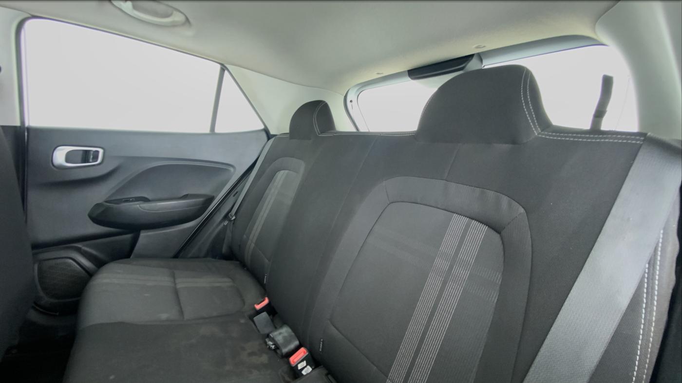 2020 Hyundai VENUE S MT 1.2 KAPPA, CNG, Manual, 70,448 km, Right Side Rear Door Cabin