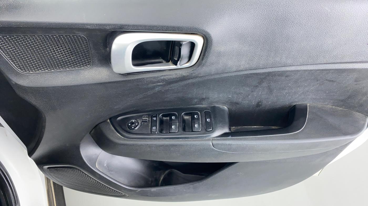 2020 Hyundai VENUE S MT 1.2 KAPPA, CNG, Manual, 70,448 km, Driver Side Door Panels Control