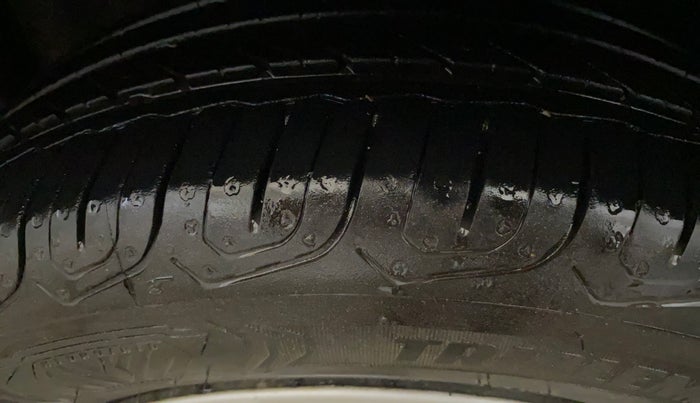 2017 Honda Amaze 1.2L I-VTEC S, Petrol, Manual, 64,204 km, Left Front Tyre Tread