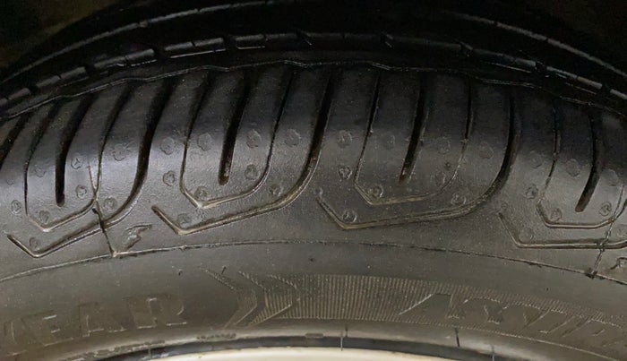 2017 Honda Amaze 1.2L I-VTEC S, Petrol, Manual, 64,204 km, Right Rear Tyre Tread