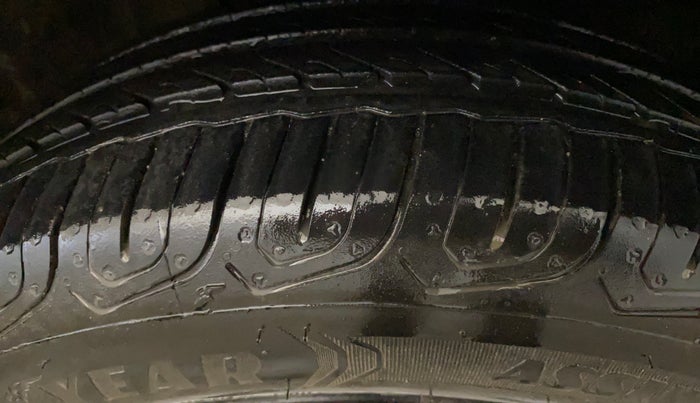2017 Honda Amaze 1.2L I-VTEC S, Petrol, Manual, 64,204 km, Right Front Tyre Tread