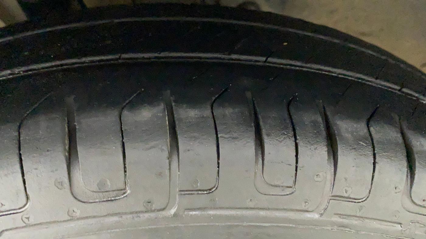 2019 Renault TRIBER RXL MT, Petrol, Manual, 57,406 km, Left Rear Tyre Tread