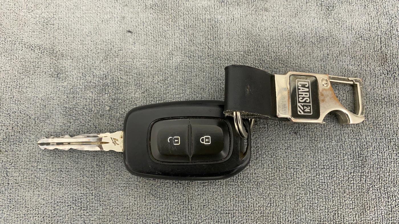 2019 Renault TRIBER RXL MT, Petrol, Manual, 57,406 km, Key Close Up