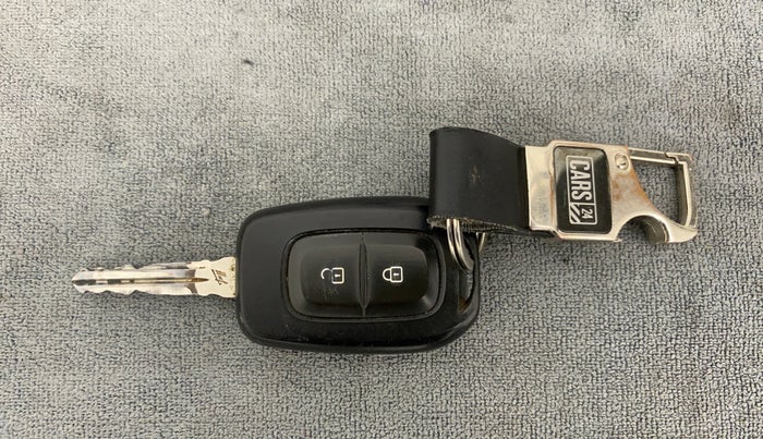 2019 Renault TRIBER RXL MT, Petrol, Manual, 57,406 km, Key Close Up