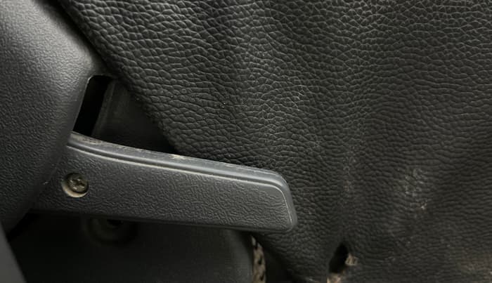 2017 Maruti Alto 800 VXI, Petrol, Manual, 32,343 km, Driver Side Adjustment Panel