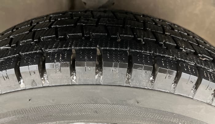 2017 Maruti Alto 800 VXI, Petrol, Manual, 32,343 km, Right Front Tyre Tread