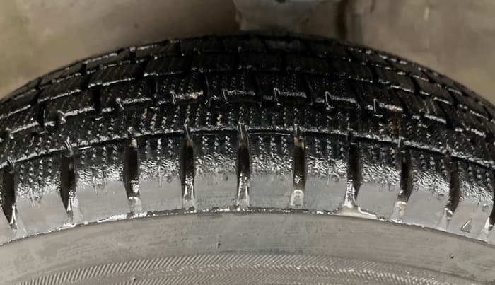 2017 Maruti Alto 800 VXI, Petrol, Manual, 32,343 km, Left Front Tyre Tread
