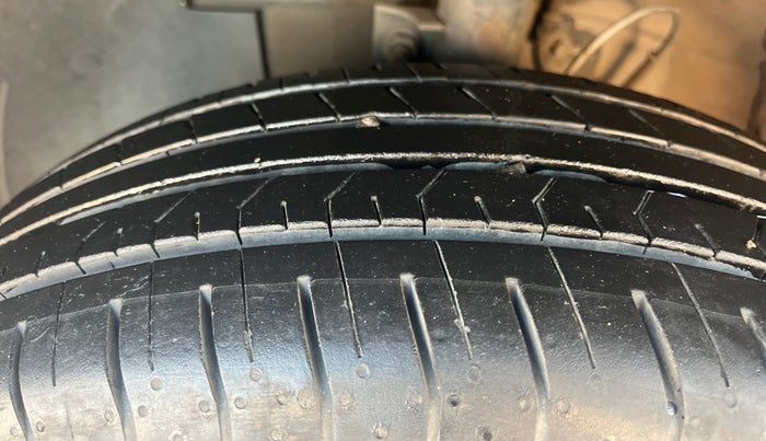 2022 Hyundai VENUE S(O) 1.2, Petrol, Manual, 1,31,745 km, Left Front Tyre Tread