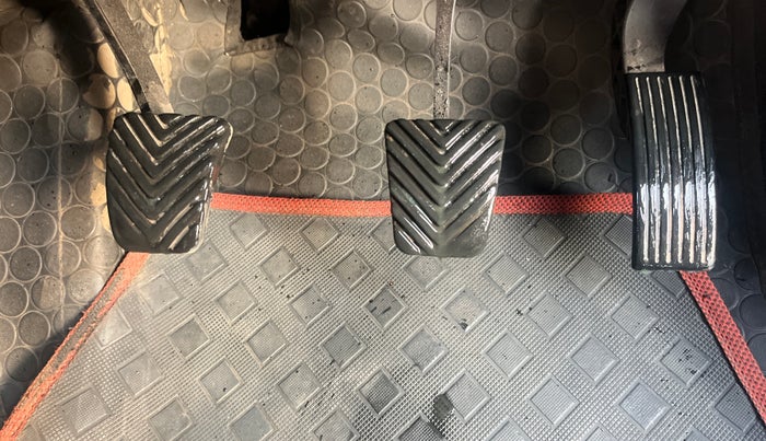 2022 Hyundai VENUE S(O) 1.2, Petrol, Manual, 1,31,745 km, Pedals