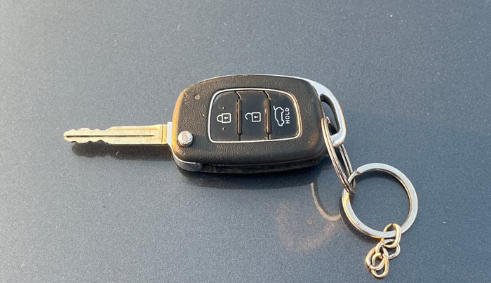 2022 Hyundai VENUE S(O) 1.2, Petrol, Manual, 1,31,745 km, Key Close Up