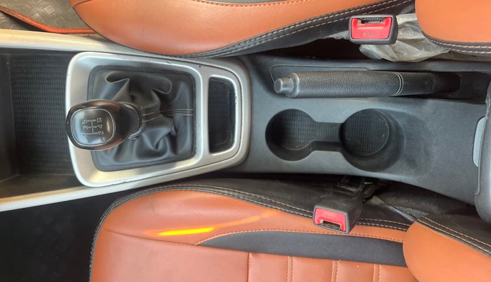 2022 Hyundai VENUE S(O) 1.2, Petrol, Manual, 1,31,745 km, Gear Lever