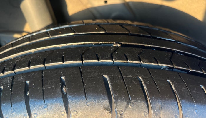 2022 Hyundai VENUE S(O) 1.2, Petrol, Manual, 1,31,745 km, Right Rear Tyre Tread